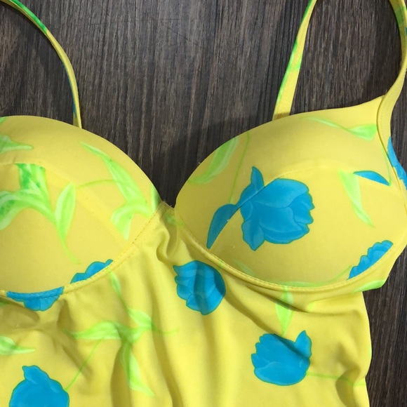 ☀️HOST PICK☀️ Retro Floral Swimsuit - Picture 7 of 16